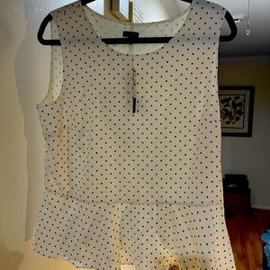 NWT Talbots sleeveless shell. Maroon/cream dots with bottom peplum.  Size 14.